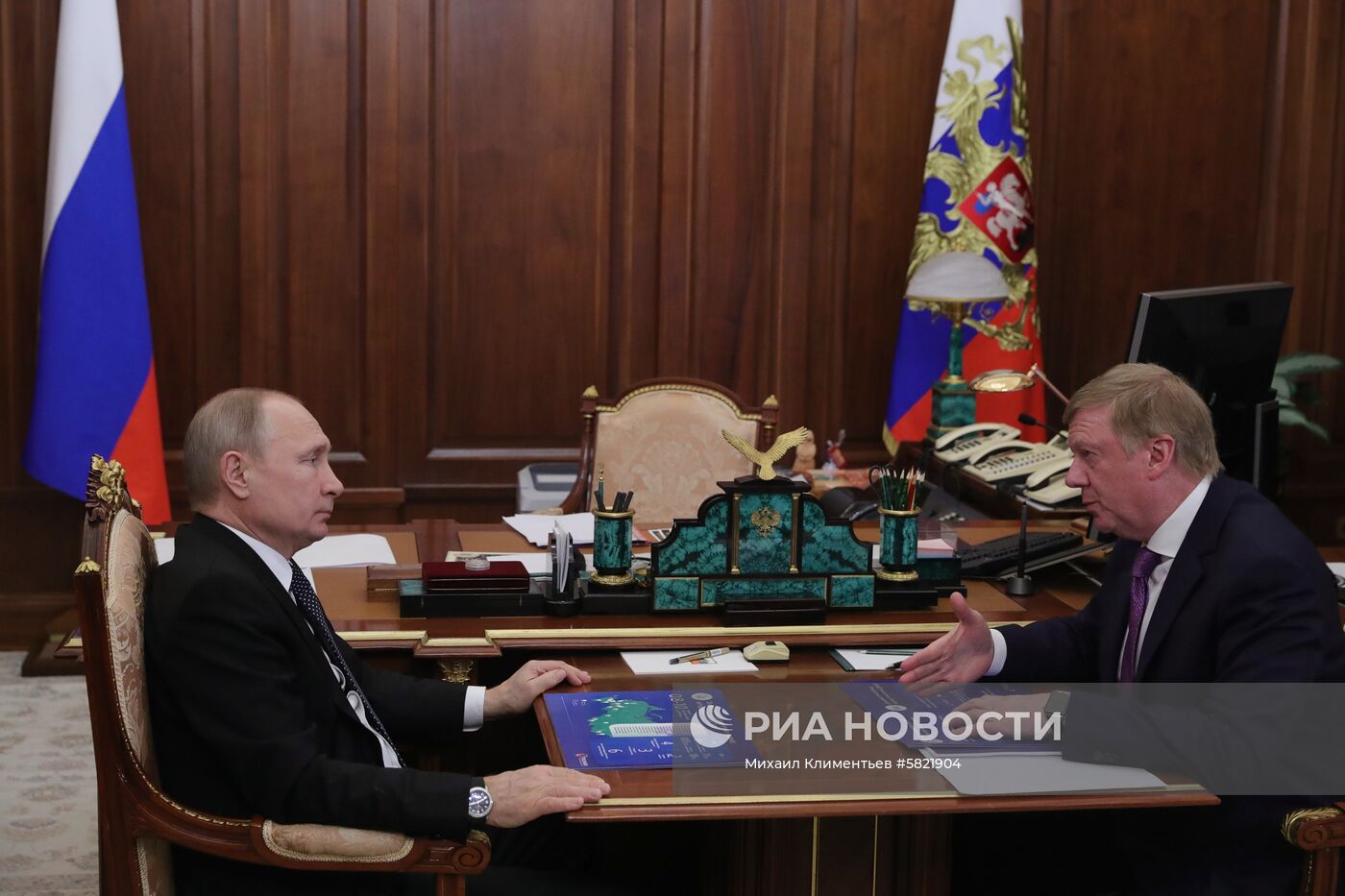 Президент РФ В. Путин встретился с руководителем "Роснано" А. Чубайсом