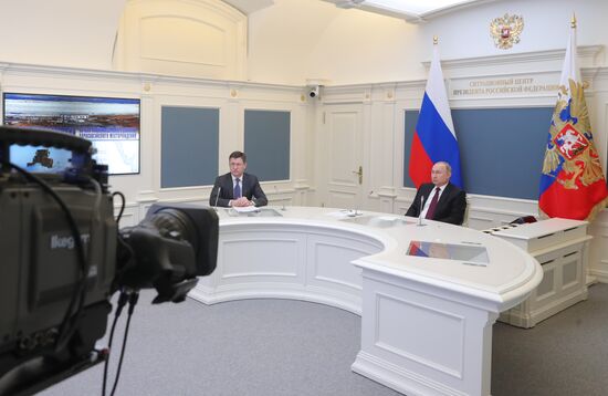 Президент РФ В. Путин принял участие в церемонии запуска освоения Харасавэйского месторождения