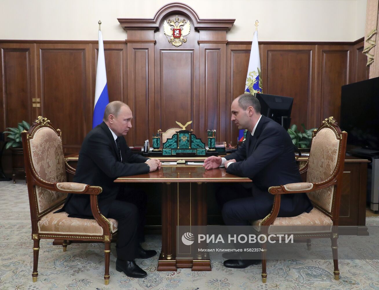 Президент РФ В. Путин провел встречу с Д. Паслером