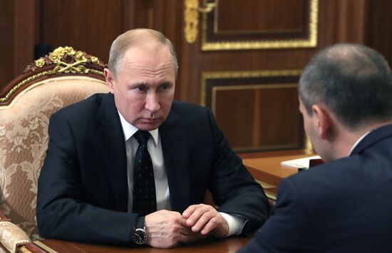 Президент РФ В. Путин провел встречу с Д. Паслером