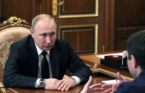 Президент РФ В. Путин провел встречу с А. Чибисом