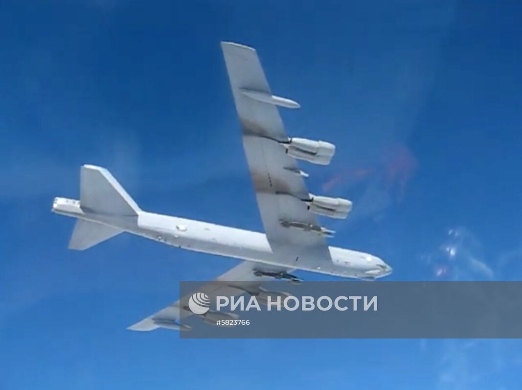 Стратегический бомбардировщик США B-52 совершил полет над Балтийским морем