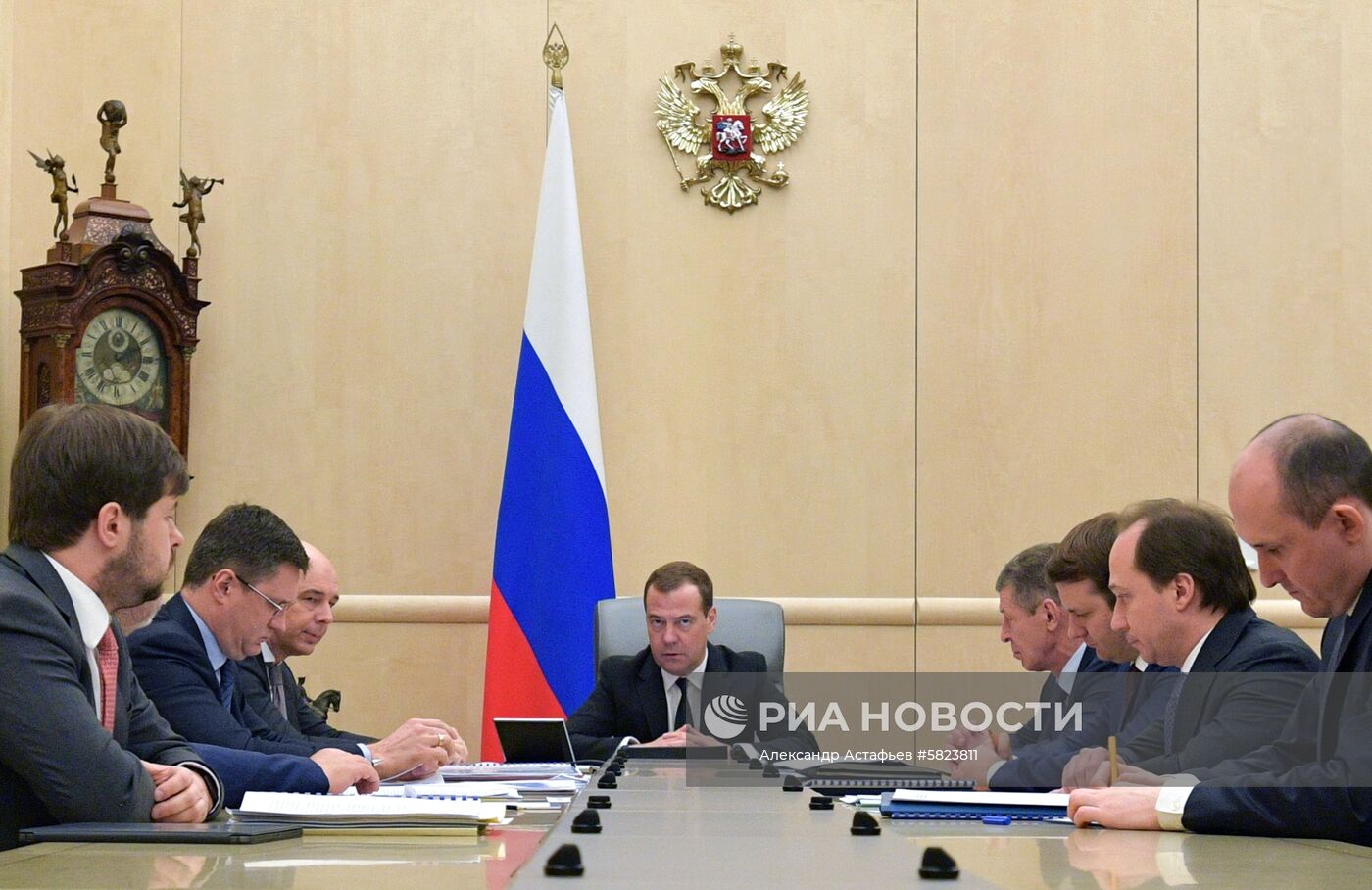 Премьер-министр РФ Д. Медведев провел совещание по развитию рынка нефти и нефтепродуктов