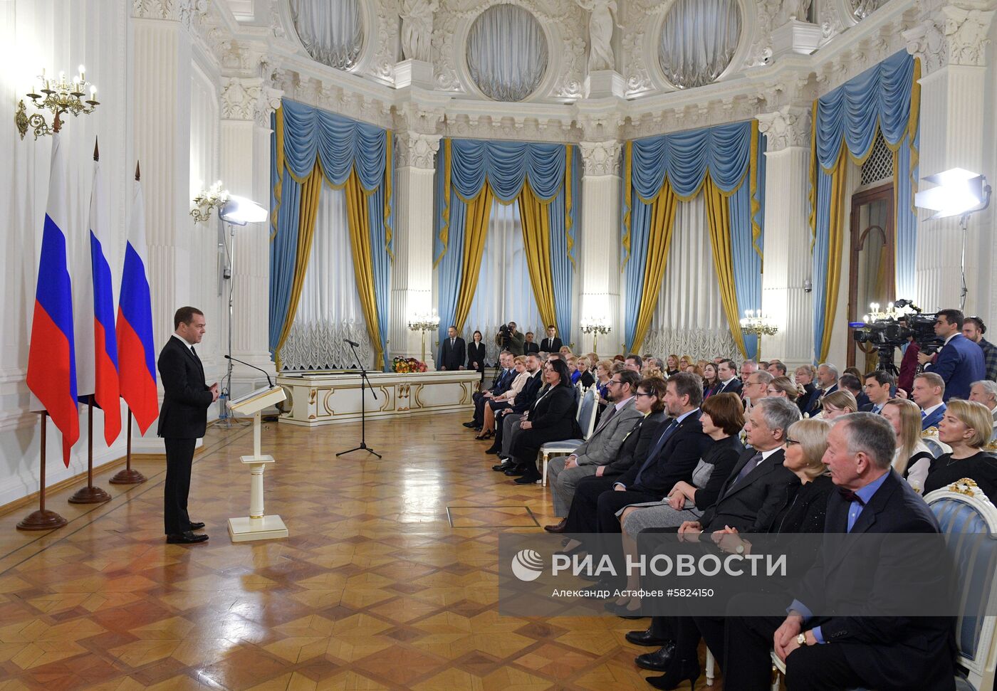 Премьер-министр РФ Д. Медведев выступил на церемонии вручения премий правительства РФ