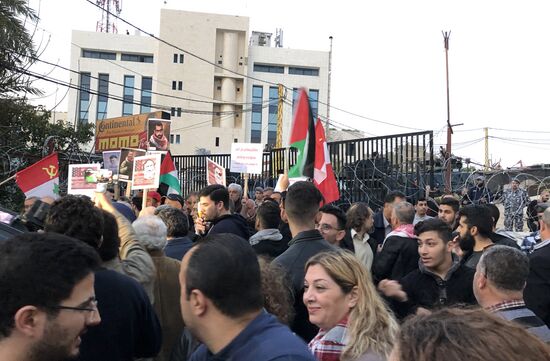 Акция протеста у посольства США в пригороде Бейрута