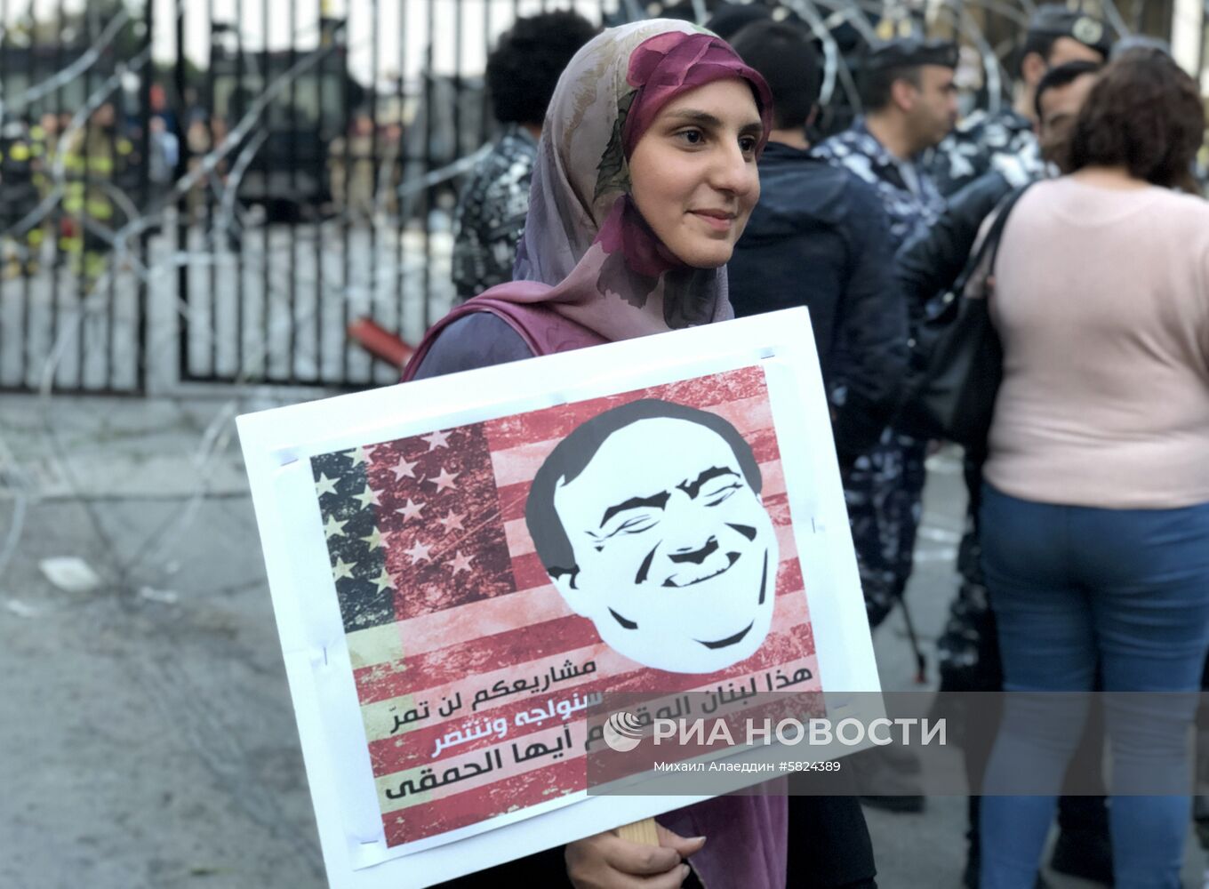 Акция протеста у посольства США в пригороде Бейрута