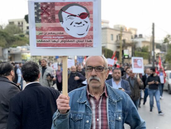 Акция протеста у посольства США в пригороде Бейрута