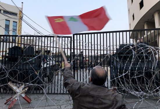 Акция протеста у посольства США в пригороде Бейрута