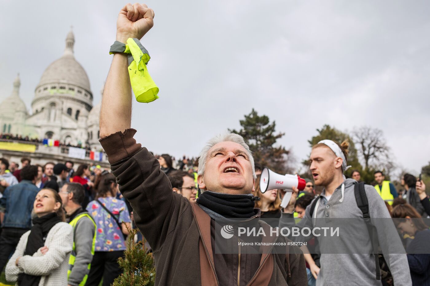 Акция протеста "жёлтых жилетов" в Париже