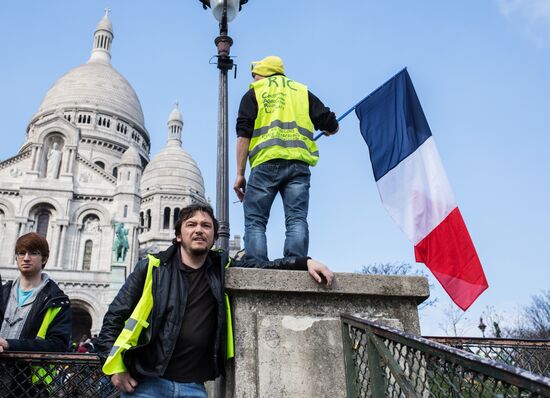 Акция протеста "жёлтых жилетов" в Париже
