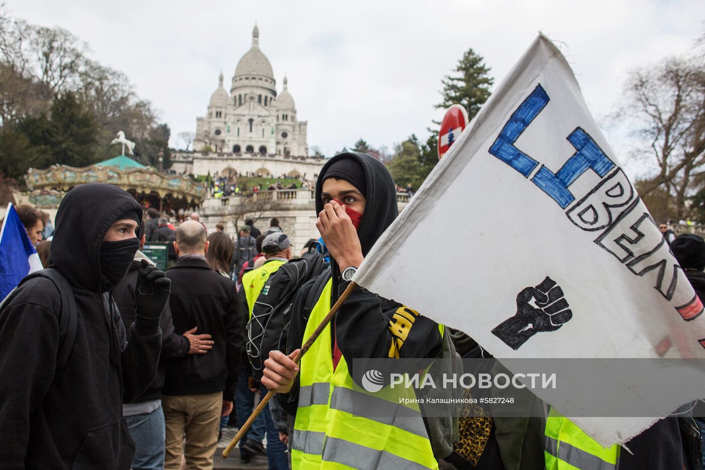 Акция протеста "жёлтых жилетов" в Париже