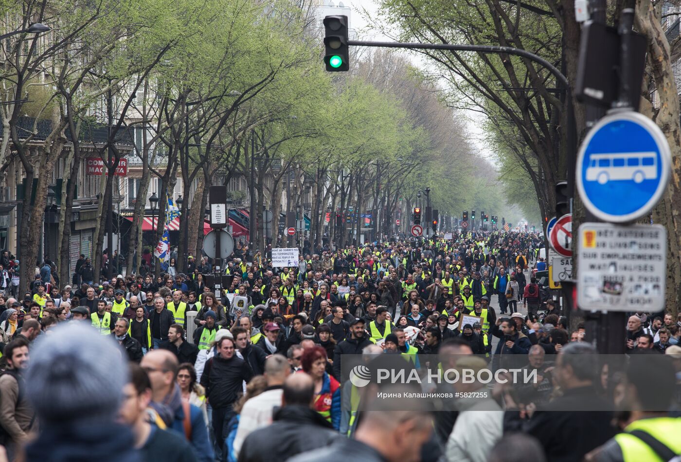 Акция протеста "жёлтых жилетов" в Париже