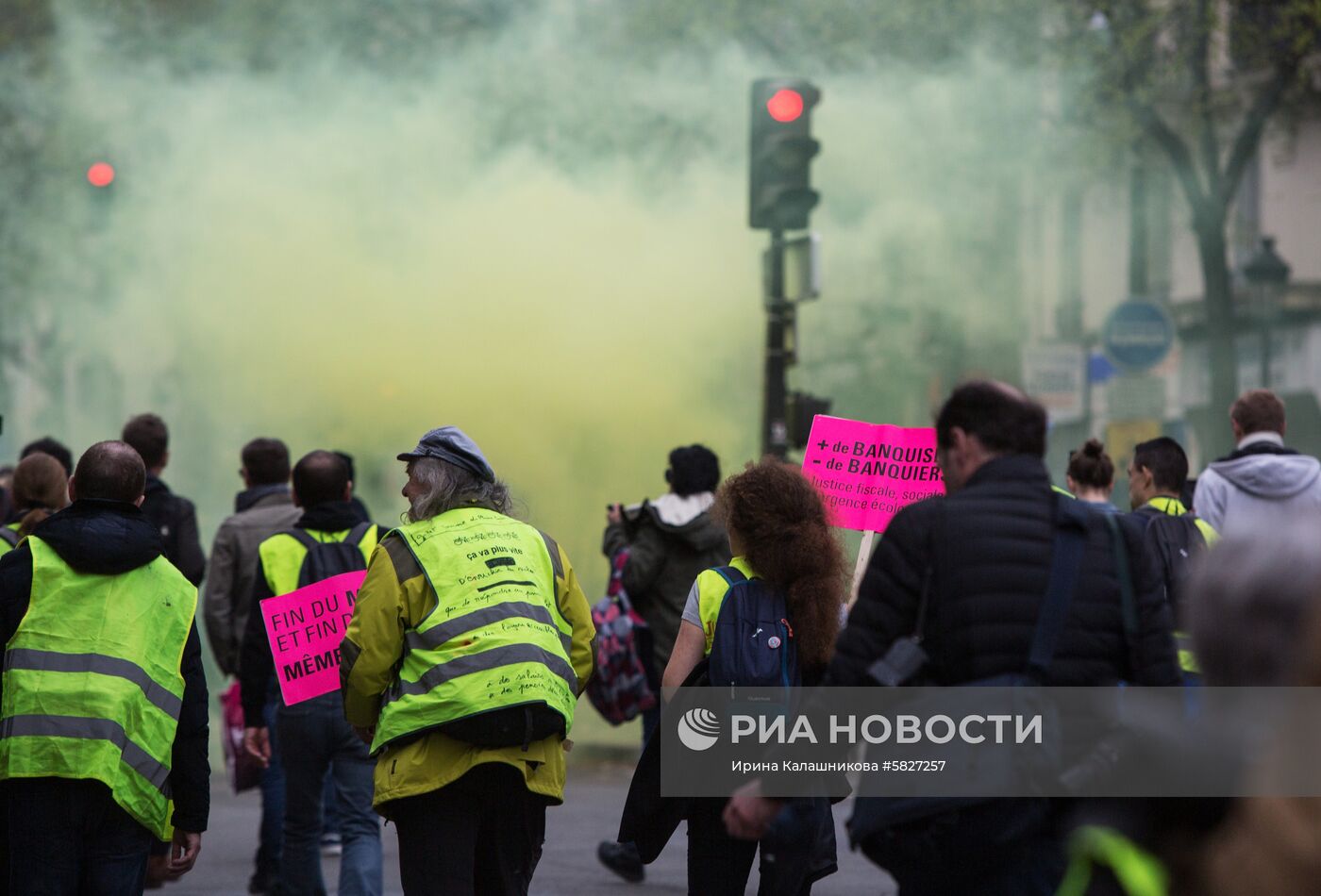 Акция протеста "жёлтых жилетов" в Париже