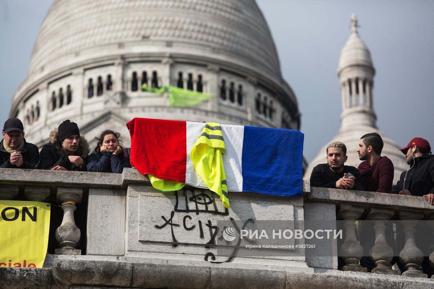 Акция протеста "жёлтых жилетов" в Париже