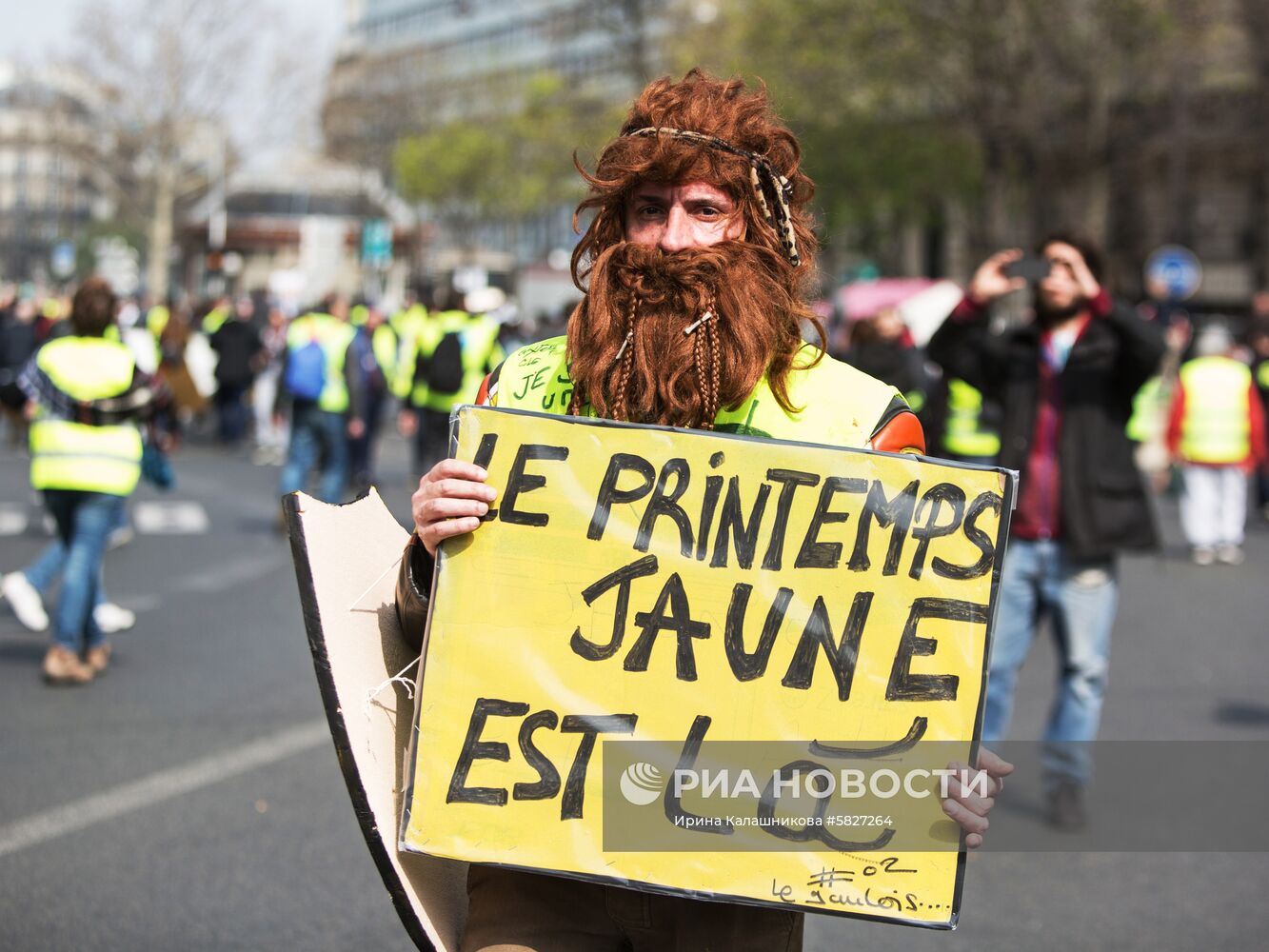 Акция протеста "жёлтых жилетов" в Париже