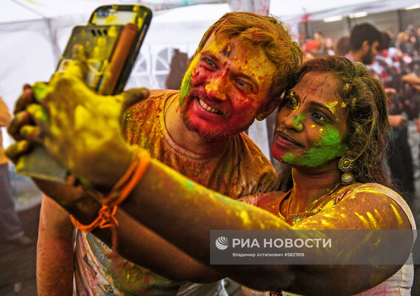 Фестиваль красок Холи Мела