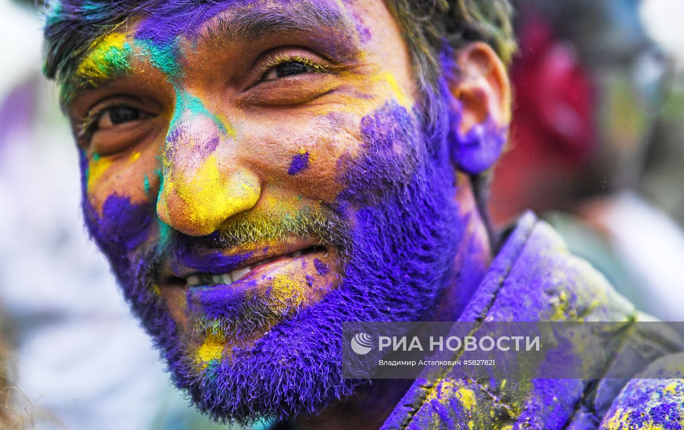 Фестиваль красок Холи Мела