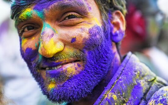 Фестиваль красок Холи Мела
