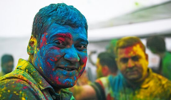 Фестиваль красок Холи Мела