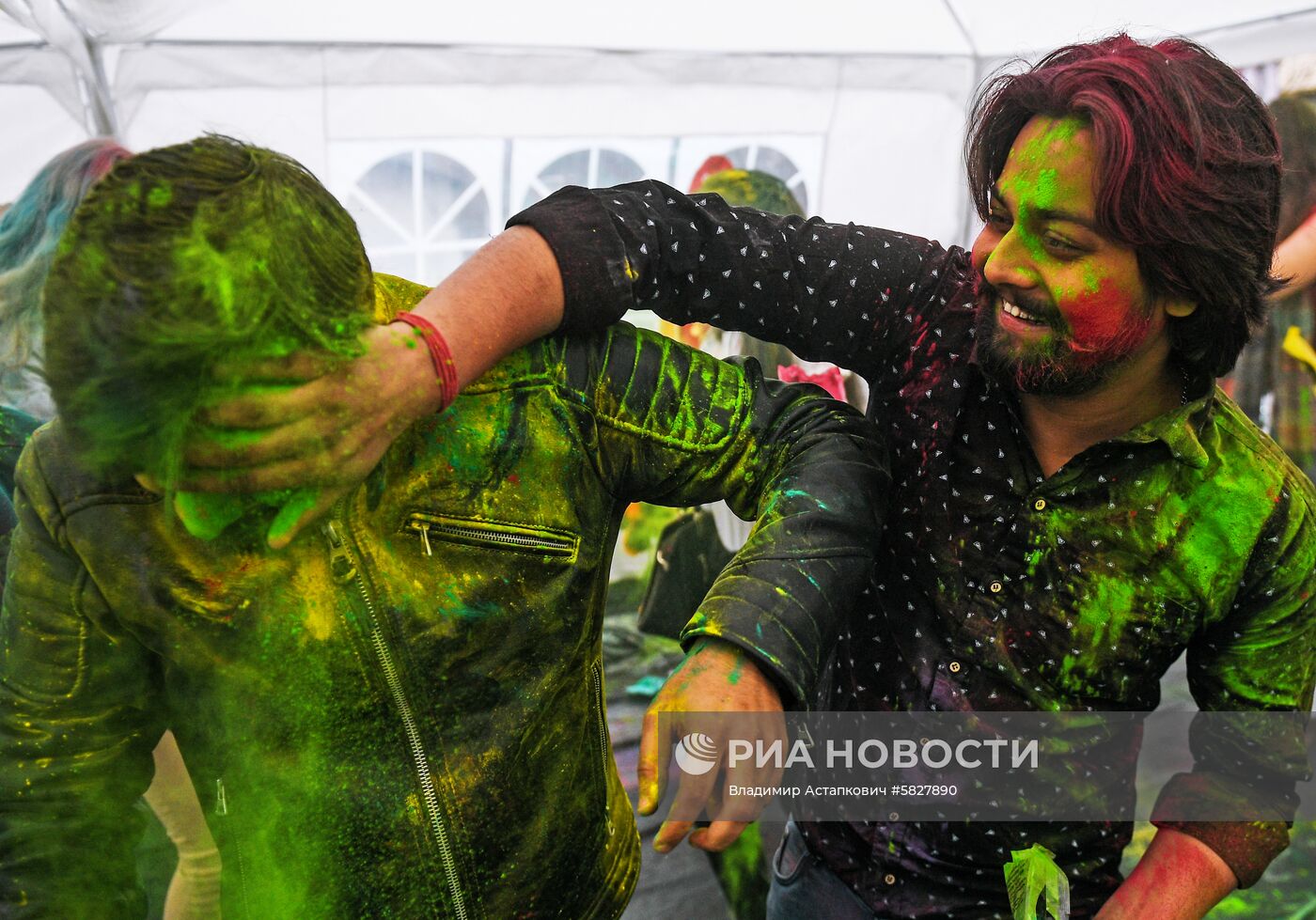 Фестиваль красок Холи Мела