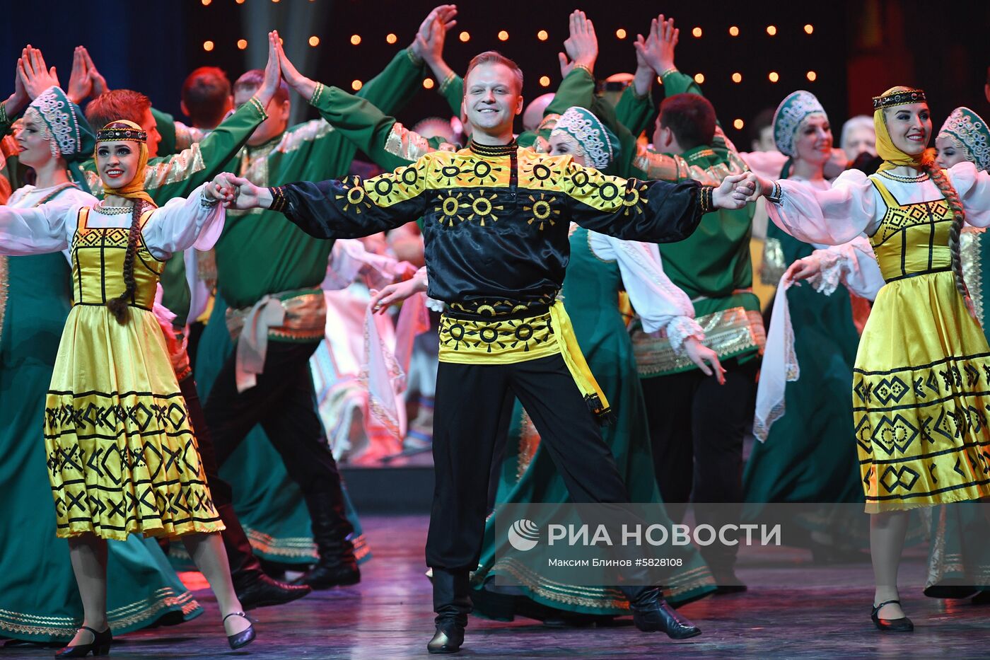 Фестиваль народного искусства "Танцуй и пой, моя Россия!"