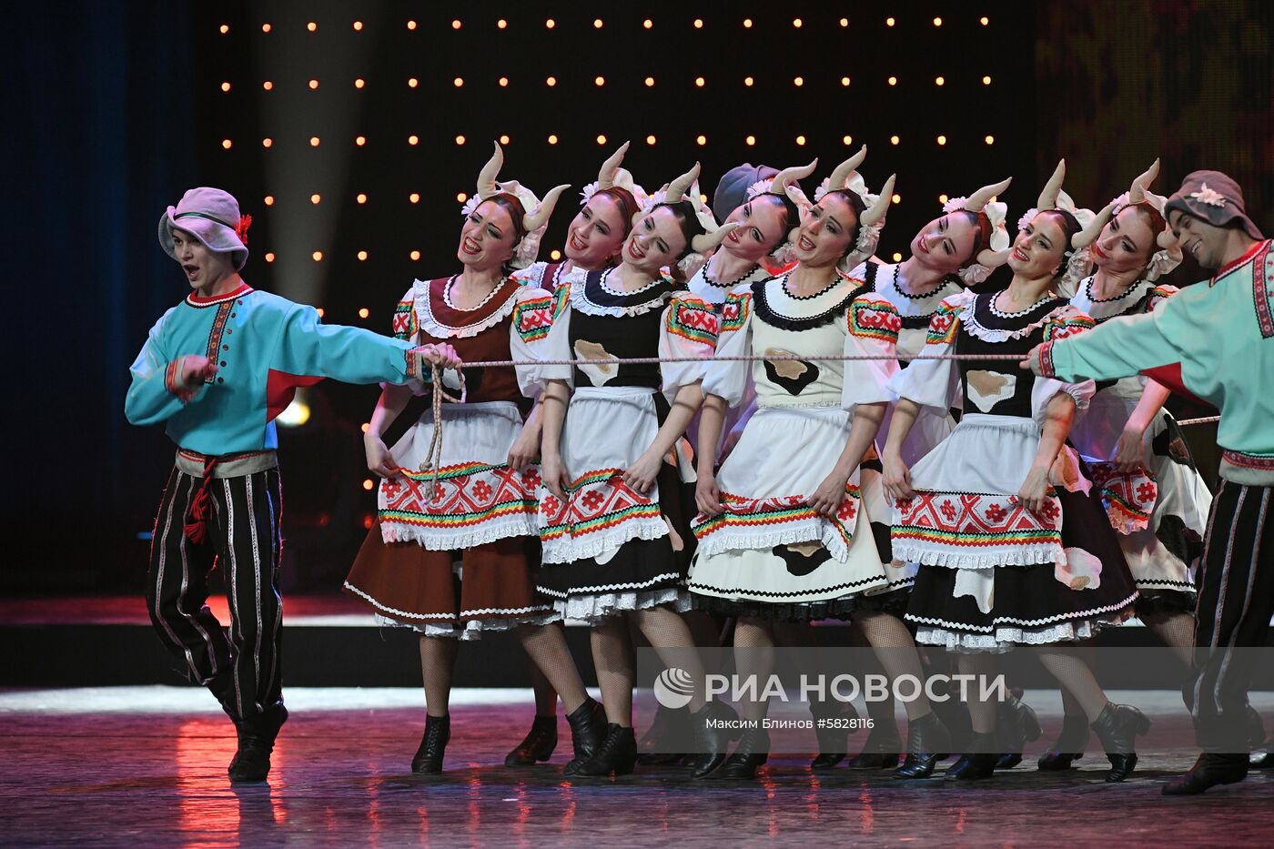 Фестиваль народного искусства "Танцуй и пой, моя Россия!"