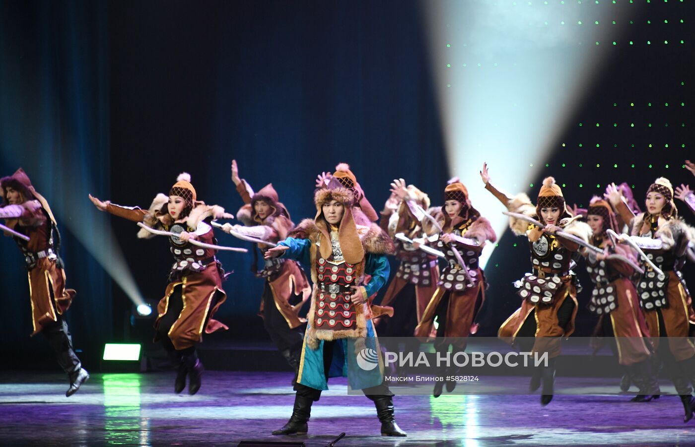 Фестиваль народного искусства "Танцуй и пой, моя Россия!"