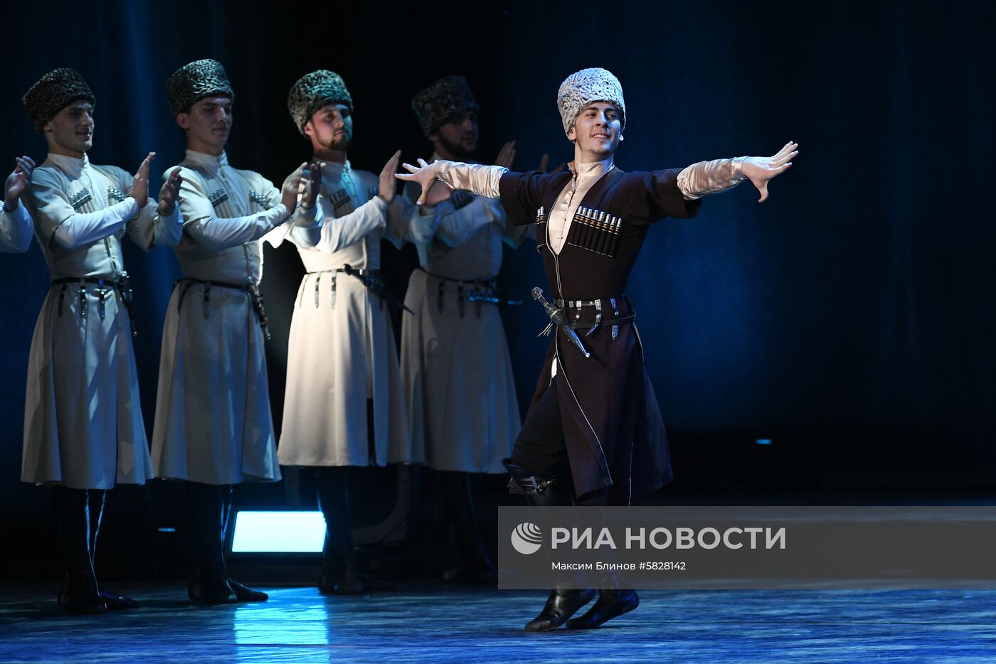 Фестиваль народного искусства "Танцуй и пой, моя Россия!"