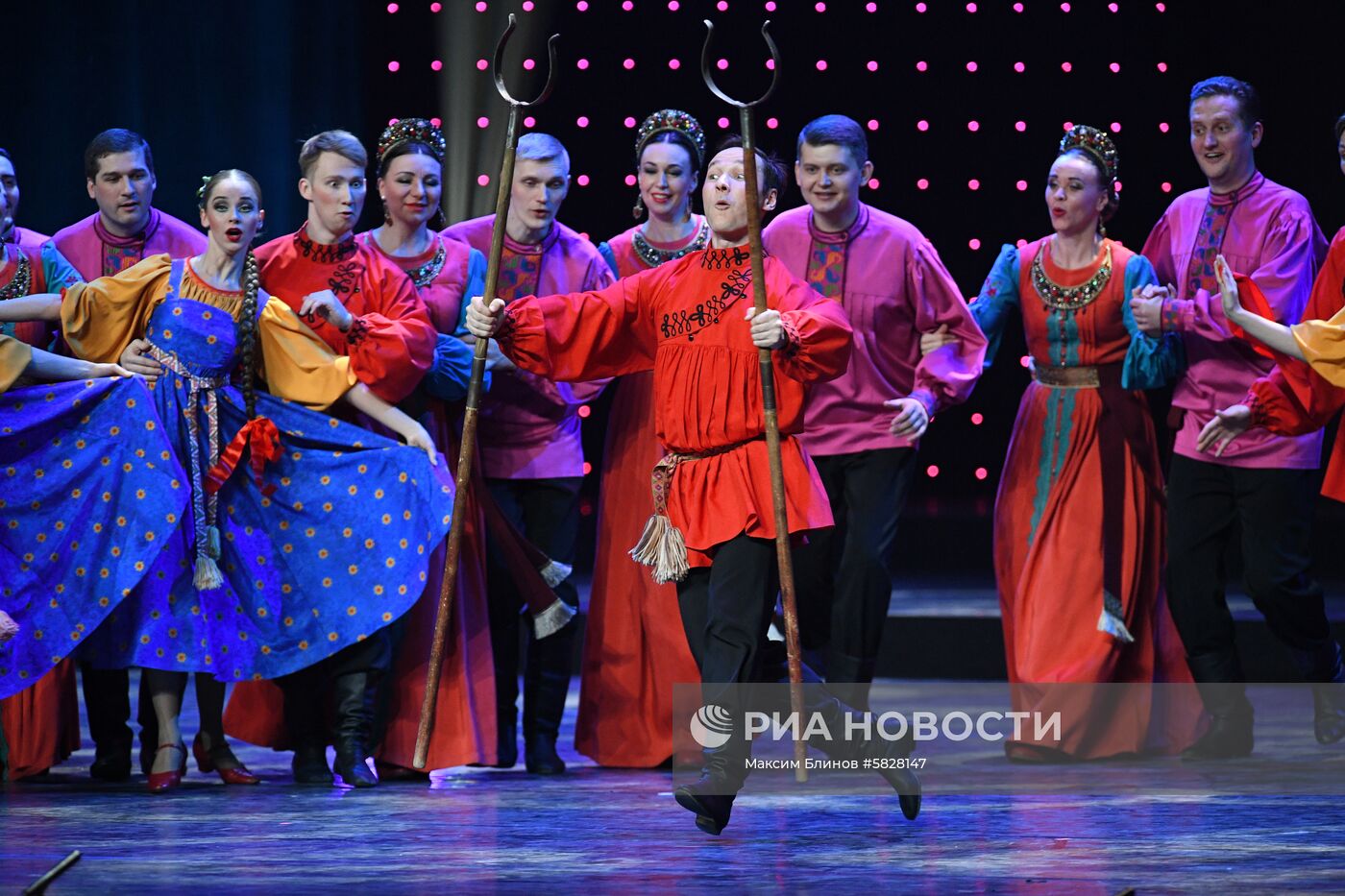 Фестиваль народного искусства "Танцуй и пой, моя Россия!"