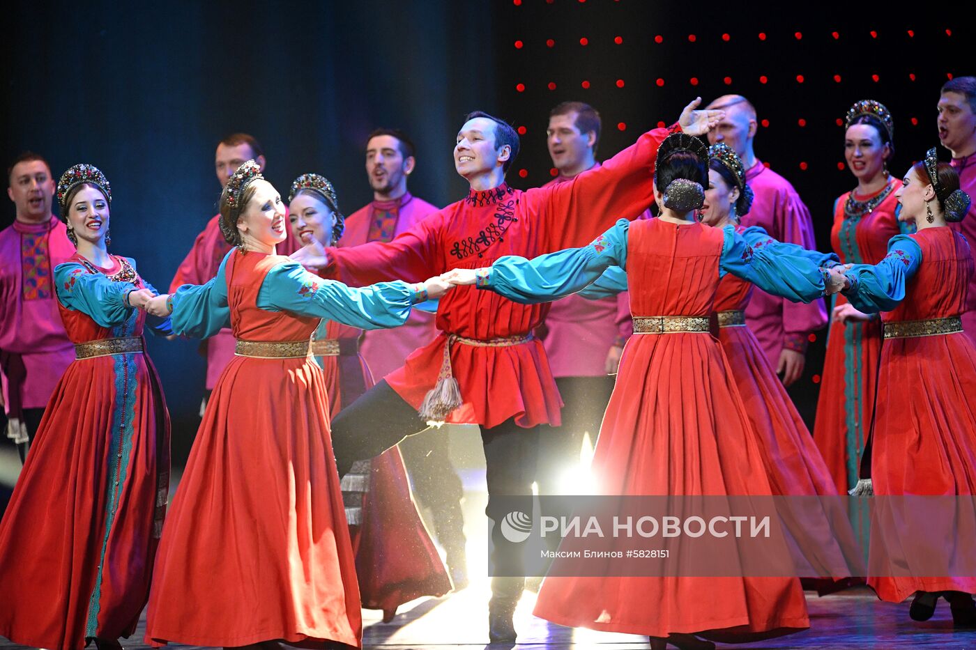 Фестиваль народного искусства "Танцуй и пой, моя Россия!"