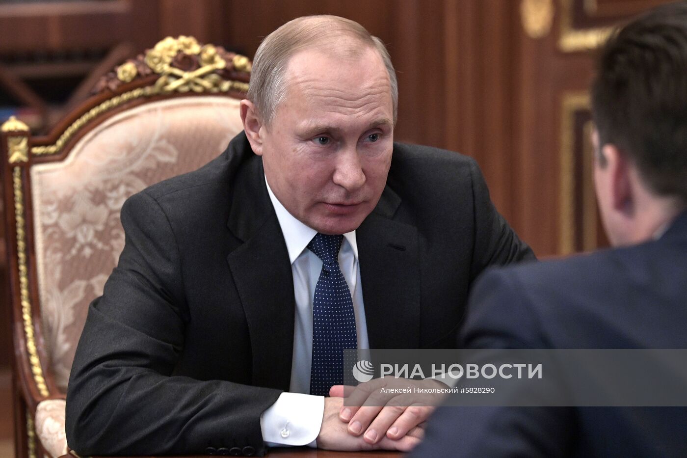 Президент РФ В. Путин провел рабочую встречу с главой "Почты России" Н. Подгузовым