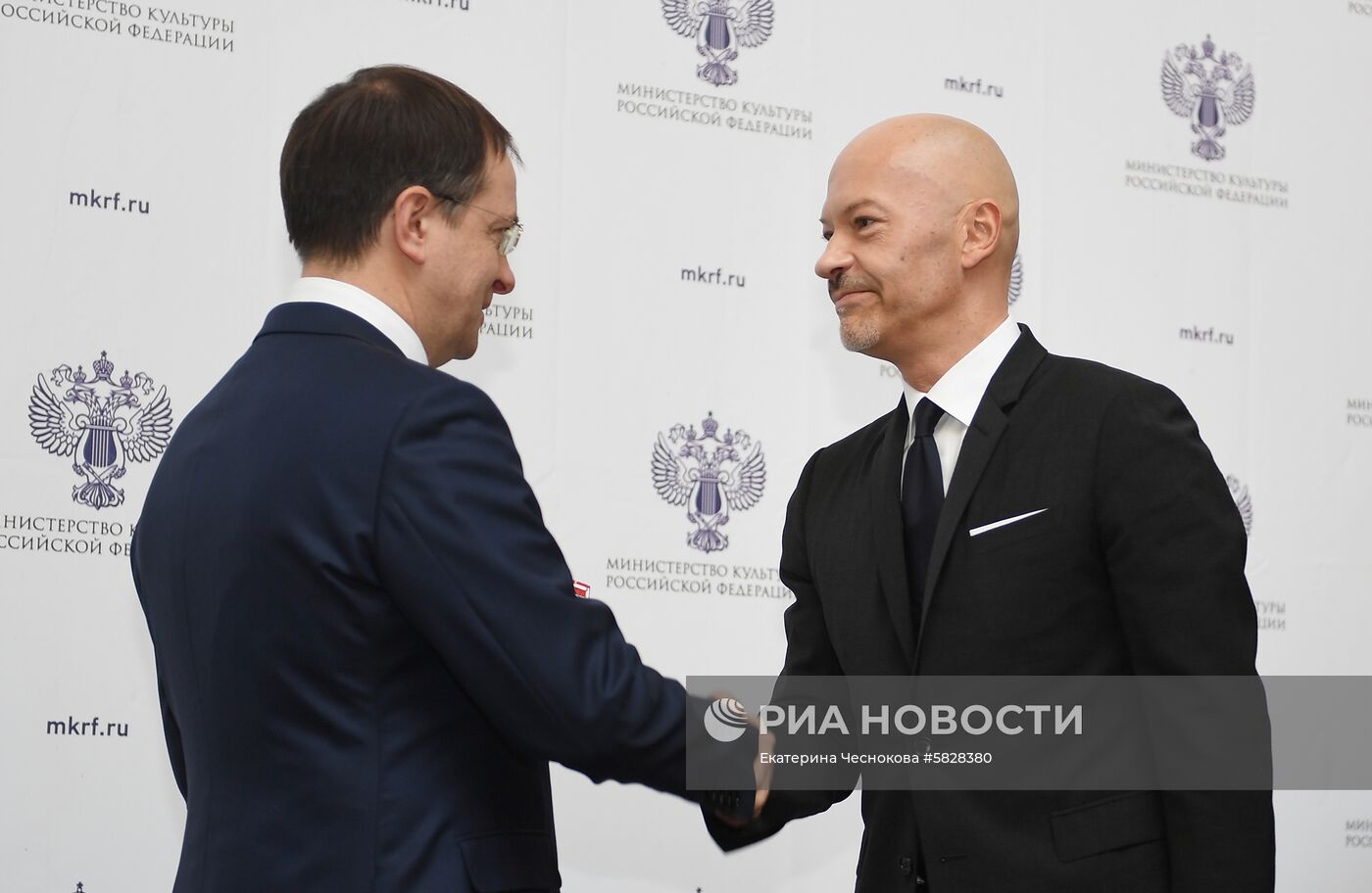 Награждение деятелей культуры и искусства госнаградами РФ