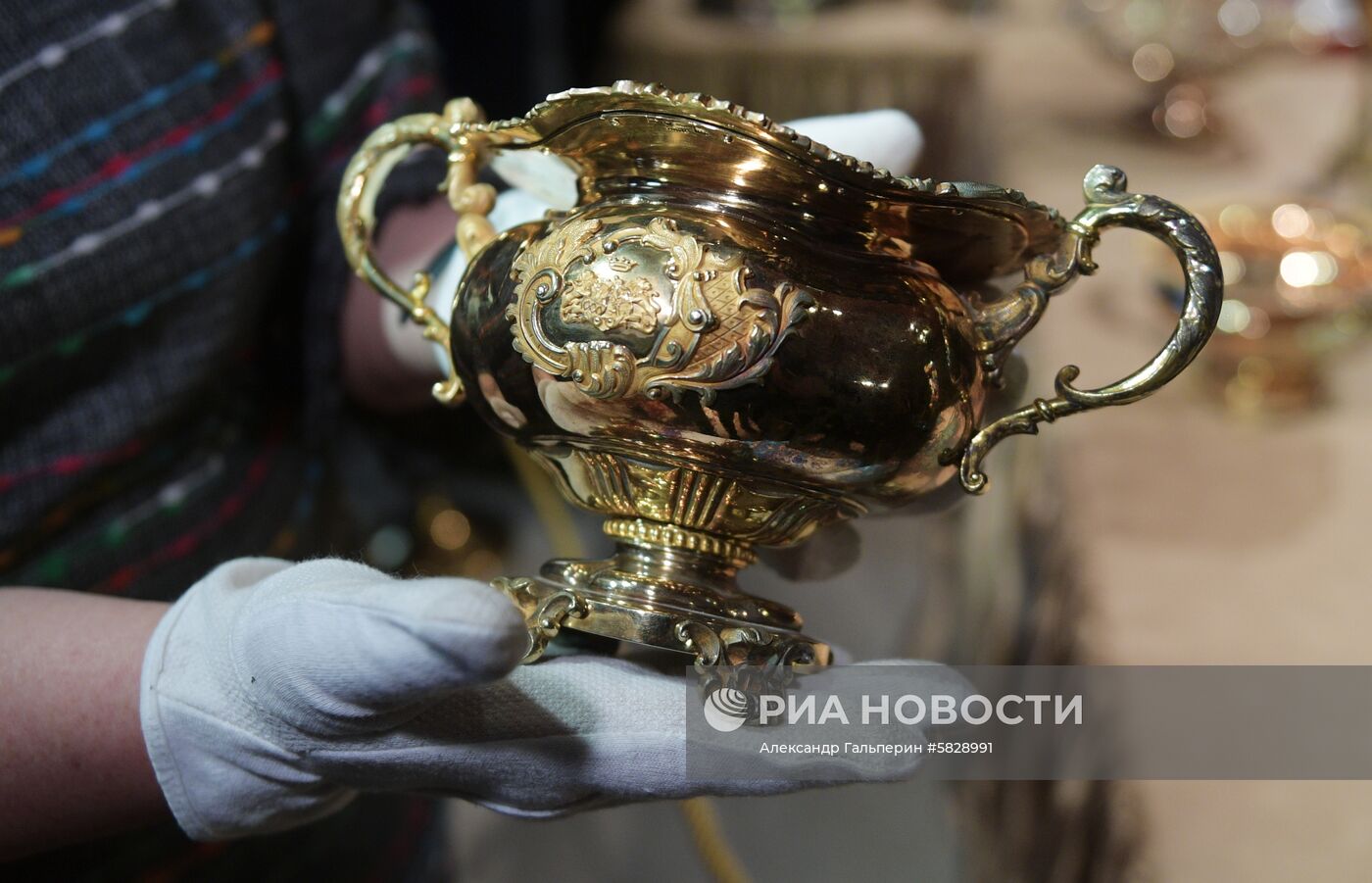 Передача музею-заповеднику "Царское Село" предметов "клада Нарышкиных"