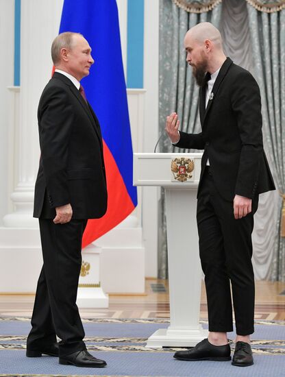 Президент РФ В. Путин вручил премии молодым деятелям культуры и премии за произведения для детей и юношества 2018 года
