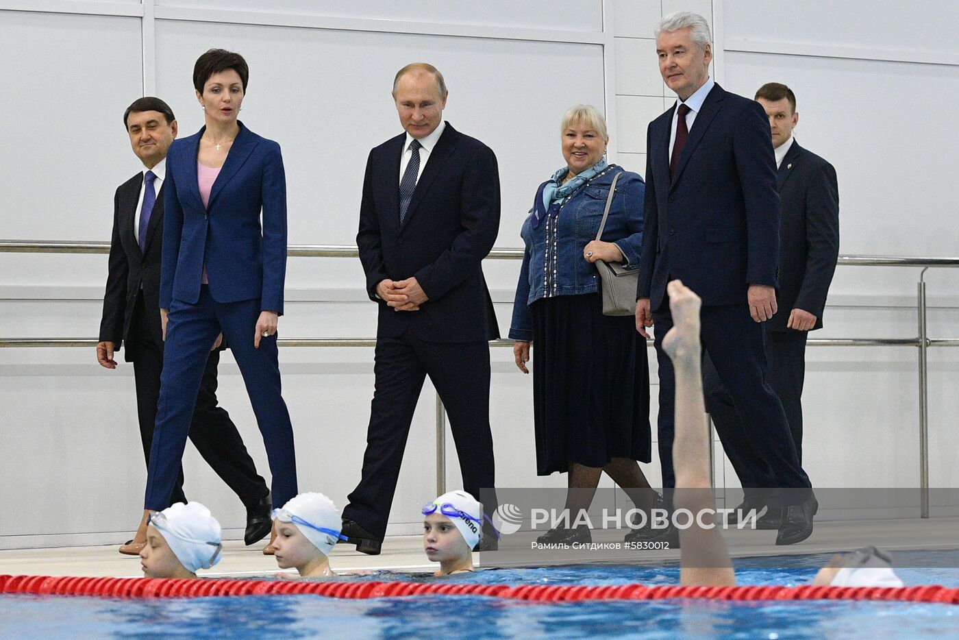 Президент РФ В. Путин посетил Олимпийский центр синхронного плавания А.Давыдовой