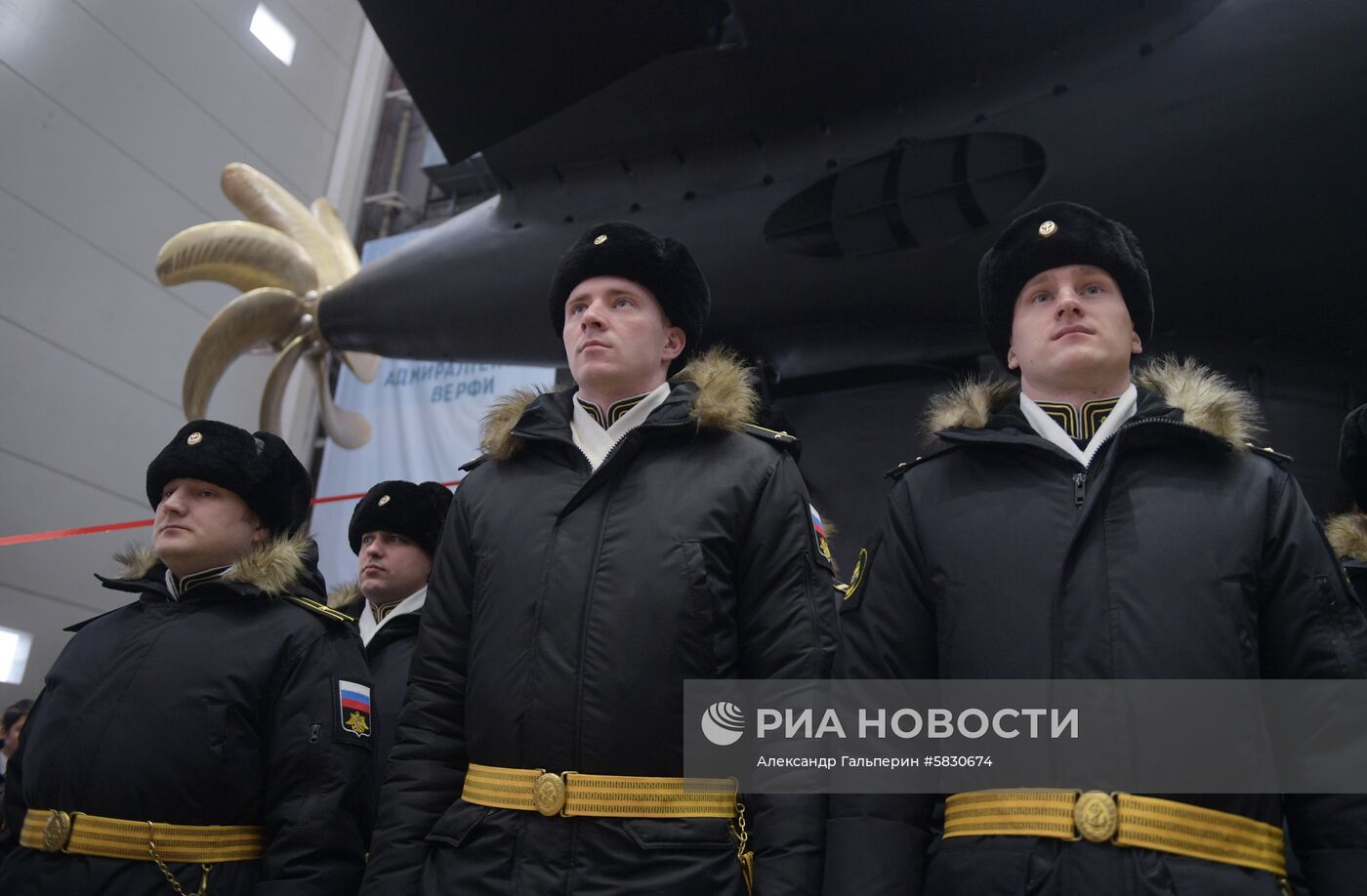 Спуск на воду подводной лодки  "Петропавловск-Камчатский" в Санкт-Петербурге