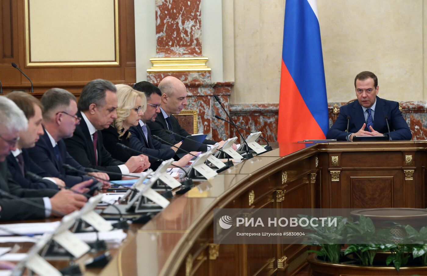 Премьер-министр РФ Д. Медведев провел заседание правительства РФ