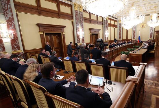 Премьер-министр РФ Д. Медведев провел заседание правительства РФ