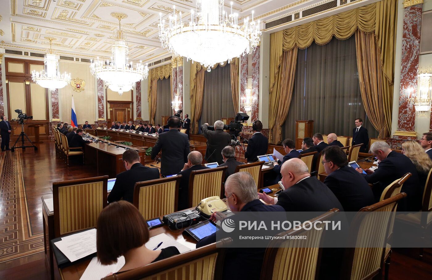 Премьер-министр РФ Д. Медведев провел заседание правительства РФ