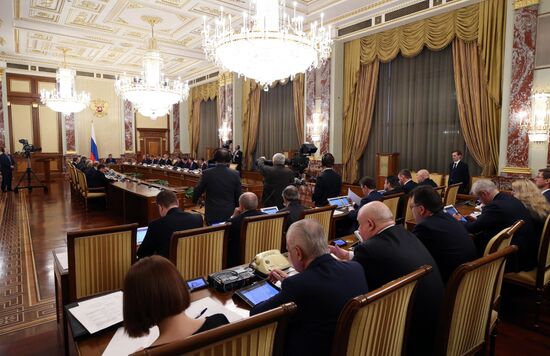 Премьер-министр РФ Д. Медведев провел заседание правительства РФ