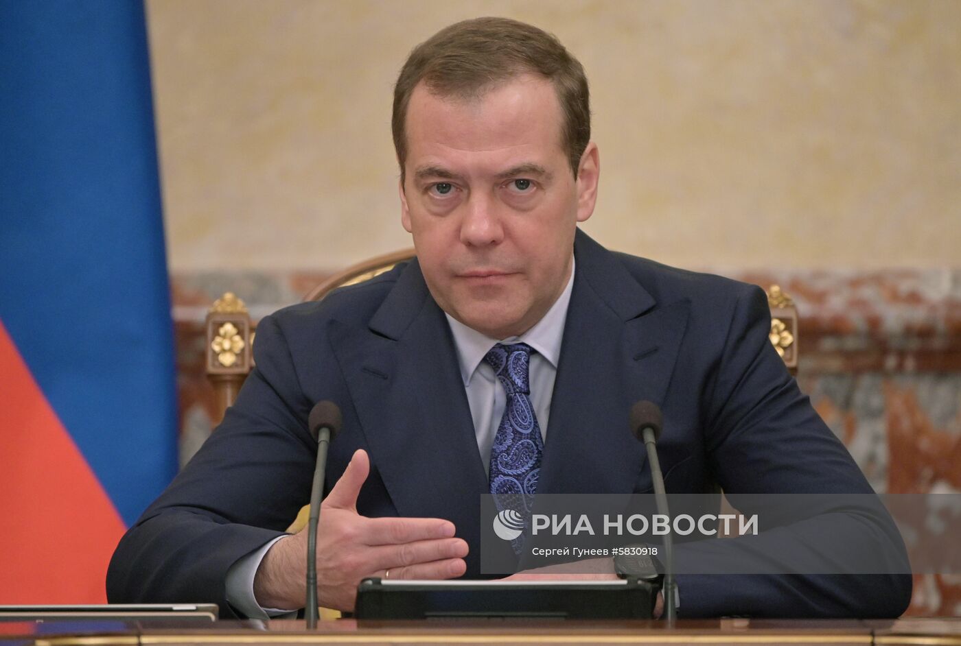 Премьер-министр РФ Д. Медведев провел заседание правительства РФ