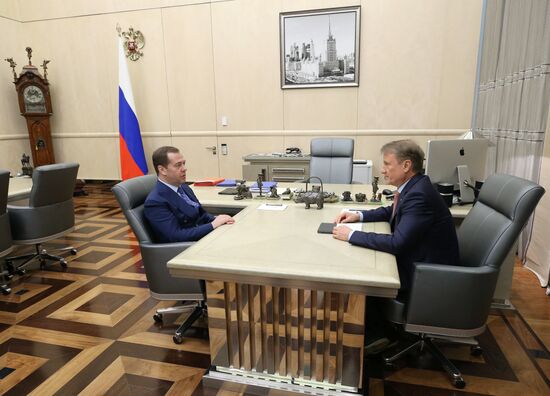Рабочая встреча премьер-министра РФ Д. Медведева с главой ПАО "Сбербанк России" Г. Грефом 