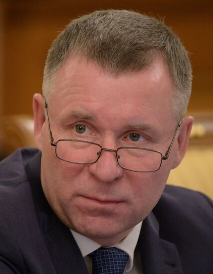 Премьер-министр РФ Д. Медведев провел заседание правительства РФ