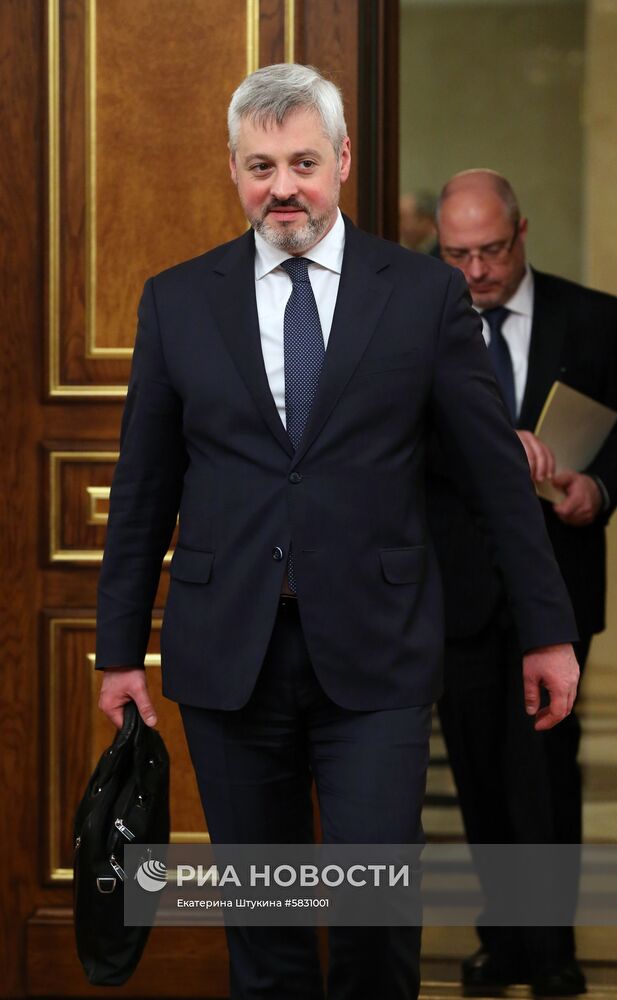 Премьер-министр РФ Д. Медведев провел заседание правительства РФ