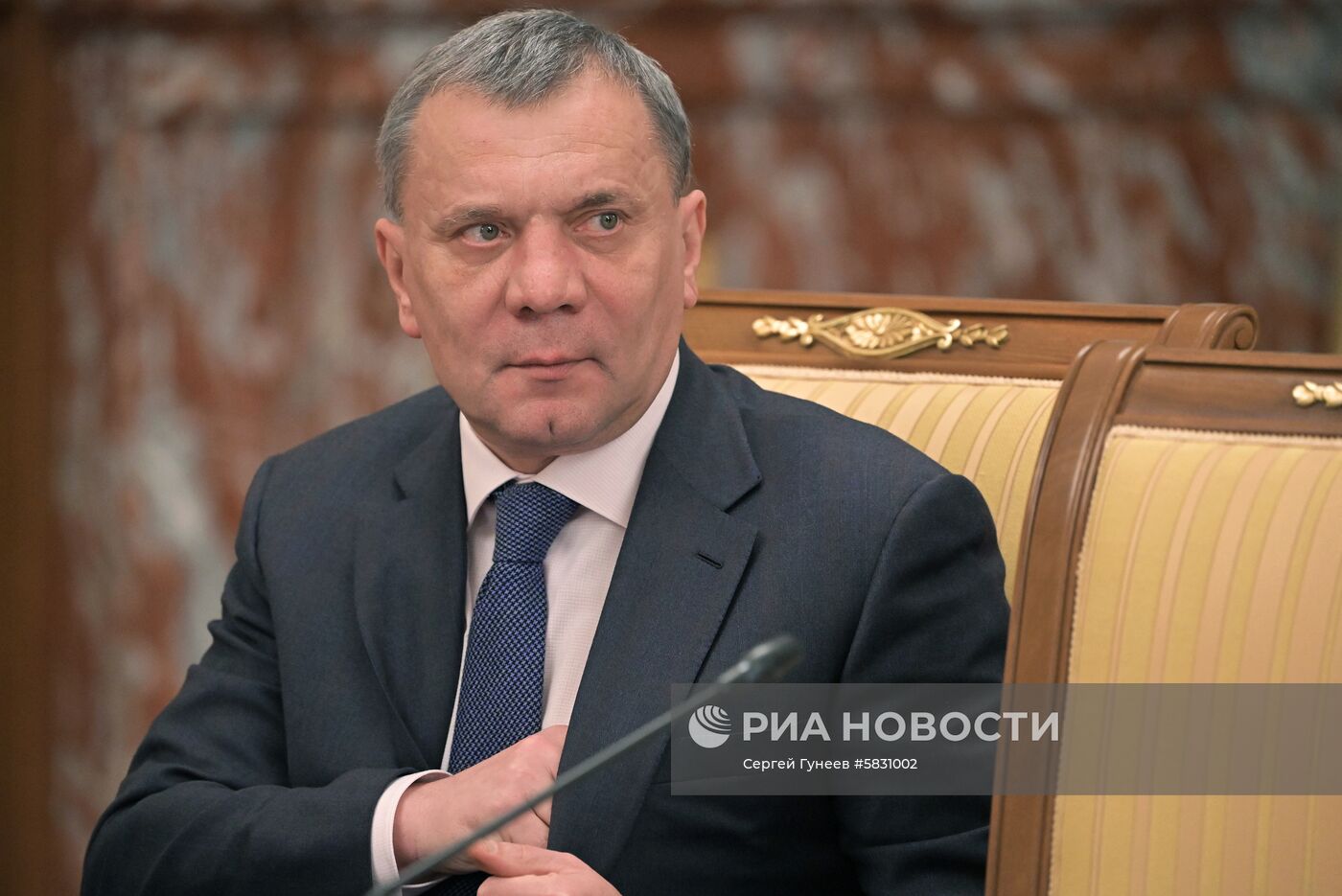 Премьер-министр РФ Д. Медведев провел заседание правительства РФ