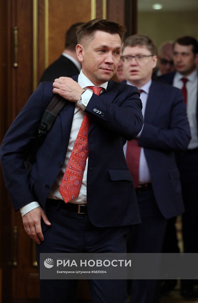 Премьер-министр РФ Д. Медведев провел заседание правительства РФ