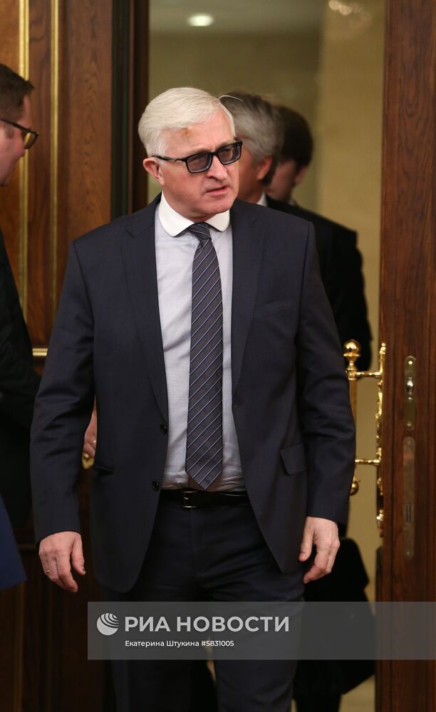 Премьер-министр РФ Д. Медведев провел заседание правительства РФ