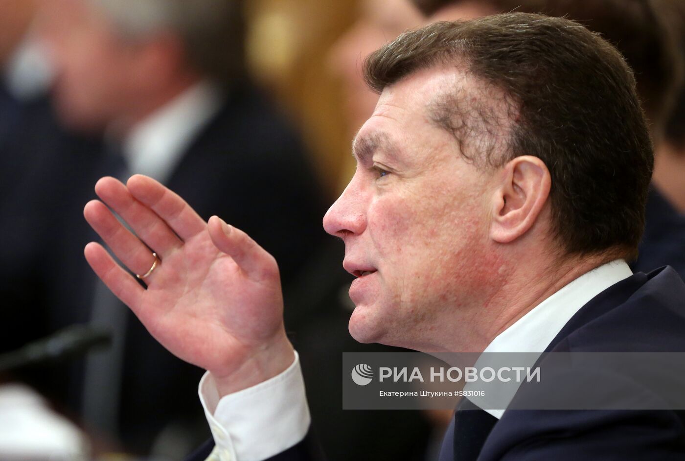 Премьер-министр РФ Д. Медведев провел заседание правительства РФ