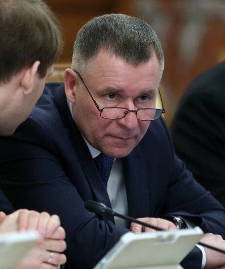 Премьер-министр РФ Д. Медведев провел заседание правительства РФ