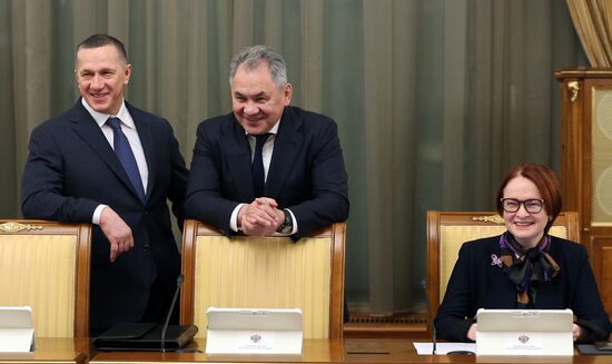 Премьер-министр РФ Д. Медведев провел заседание правительства РФ